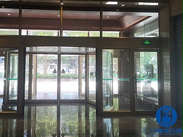 山東濟南某大廈出入口自動旋轉門拆裝服務案例
