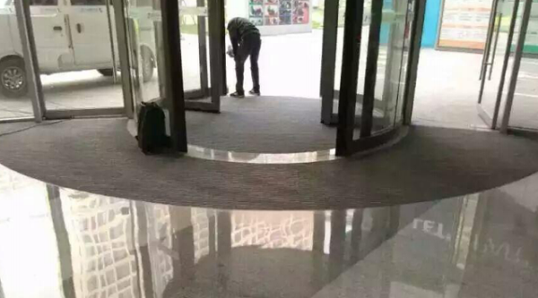 旋轉門地墊清潔