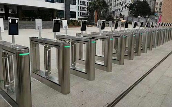 在日常使用中，如何進行智能通道閘機維護
