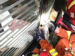 又見旋轉門夾人消防拆門解圍，論述安全使用旋轉門與責任險重要性