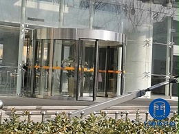 維保案例之兩翼自動旋轉門小保養(yǎng)服務