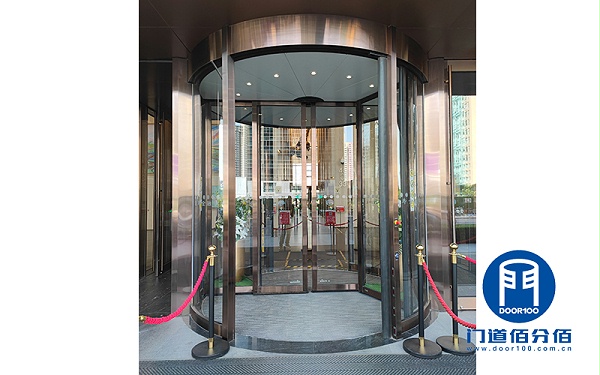 經典案例丨寶盾自動兩翼旋轉門養護保養服務