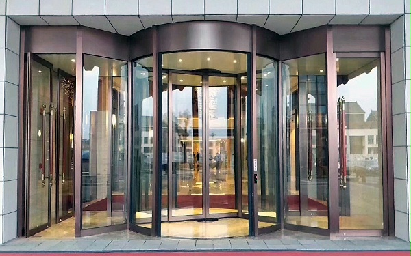 知道為什么要安裝旋轉門嗎？門道帶你了解旋轉門的價值