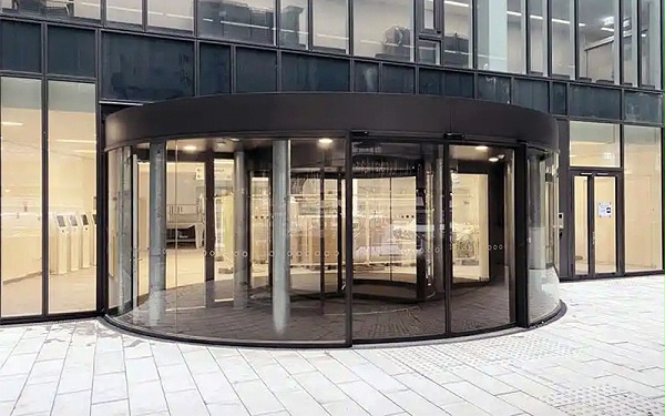 不同角度分析旋轉門維保工作的重要性