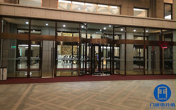 安徽金寨某花園酒店聞軒自動三翼旋轉門大保養服務