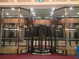 安徽金寨某花園酒店自動三翼旋轉門保養服務案例