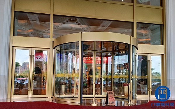 常州某酒店自動兩翼旋轉門足部安全升級服務