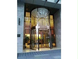 應對與使用：嚴寒大雪下的自動旋轉門