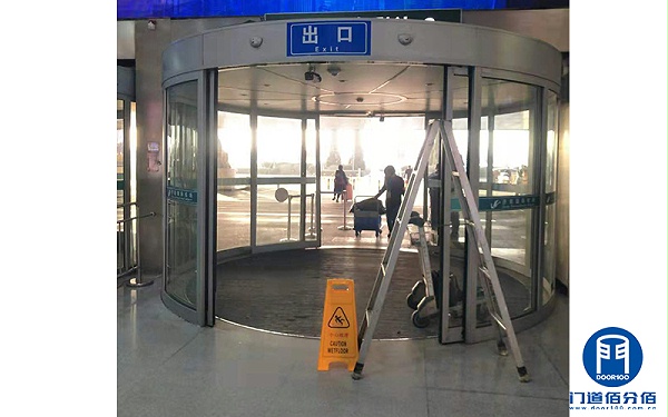 保障春運丨山東省機場進出入口弧形自動門保養服務