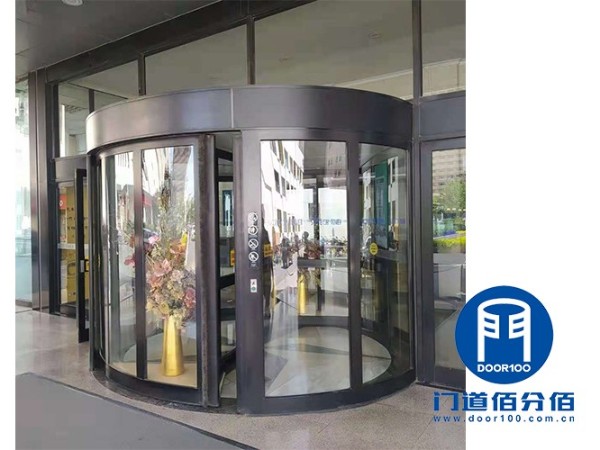 KBB自動旋轉(zhuǎn)門除塵維護過程