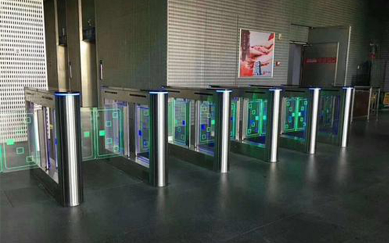 斷電閘機開門問題解決方案（后備電源與機械式斷電自動開門）