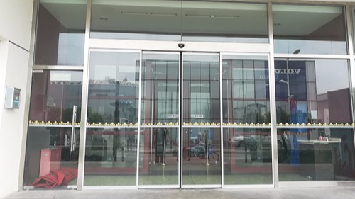 北京自動門維修師傅講解，自動門反應慢的原因有哪些？