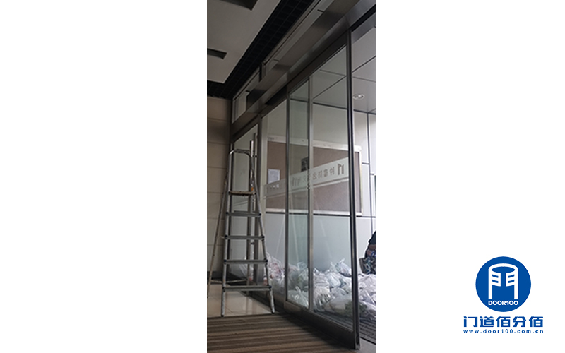 兩樘無框感應(yīng)門下沉與控制面板故障維修項(xiàng)目