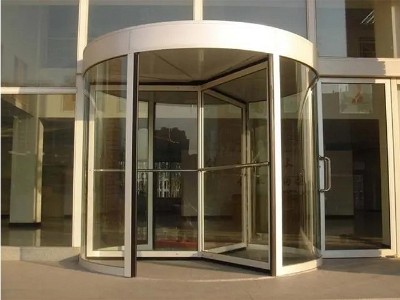 手動與自動旋轉門保養工作差異詳解