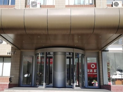 旋轉(zhuǎn)門選購(gòu)前必知，關(guān)于選擇適合旋轉(zhuǎn)門的幾點(diǎn)考慮