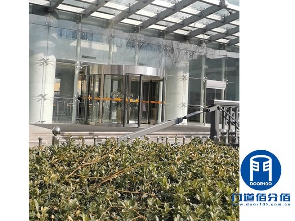 旋轉自動兩翼門門停故障維修（足部傳感器問題處理）
