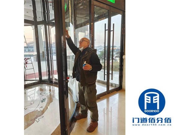 上海自動兩翼旋轉門保養維修案例介紹
