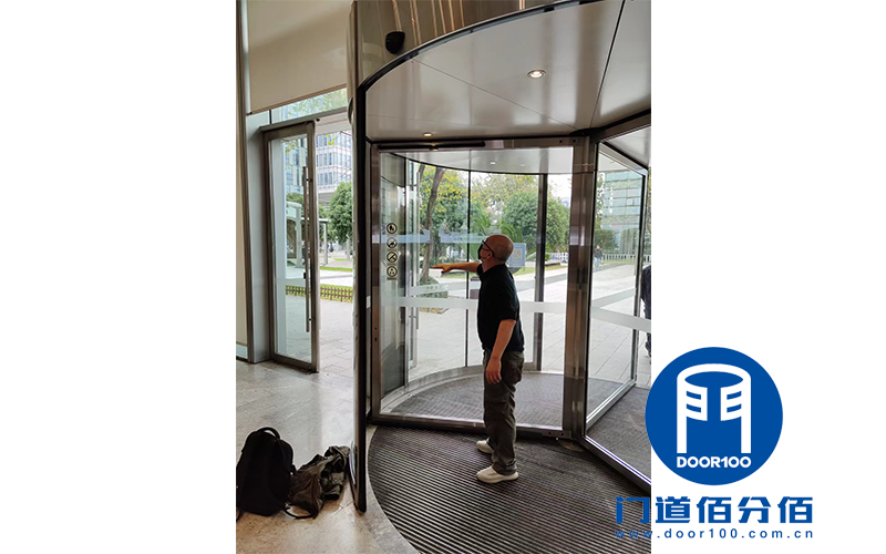 上海旋轉門維保案例丨寶盾兩翼/三翼門保養實錄