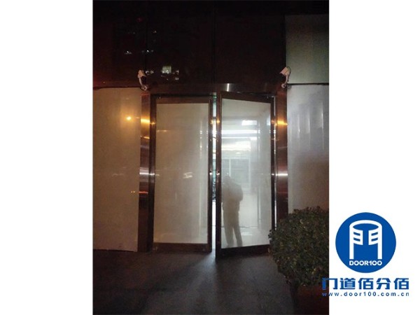 北京CBD寫字樓平衡門維修保養(yǎng)與自動平滑門保養(yǎng)服務(wù)過程