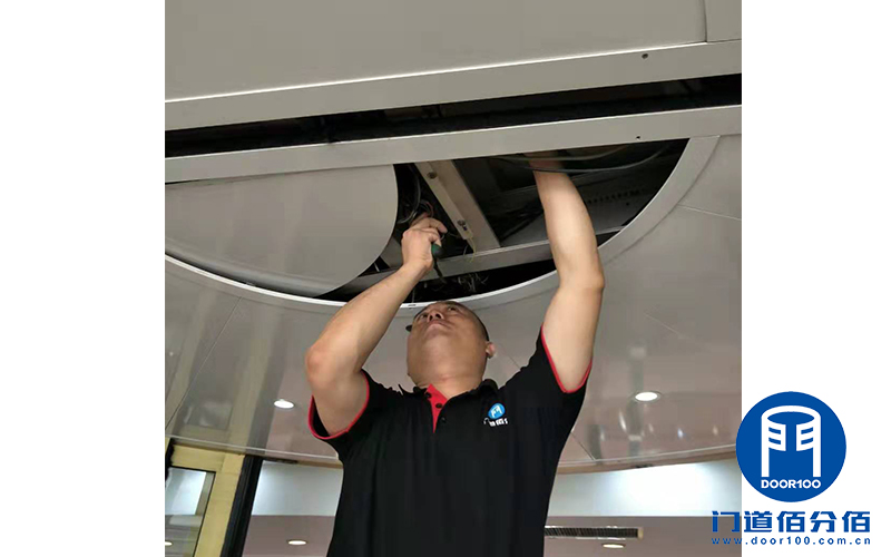為保障濟南某賓館黃金周自動旋轉門正常運行門道佰分佰定期旋轉門大保養服務